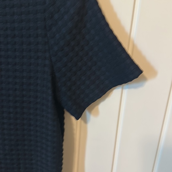 Asymmetrical Hemline Top - Picture 3 of 4